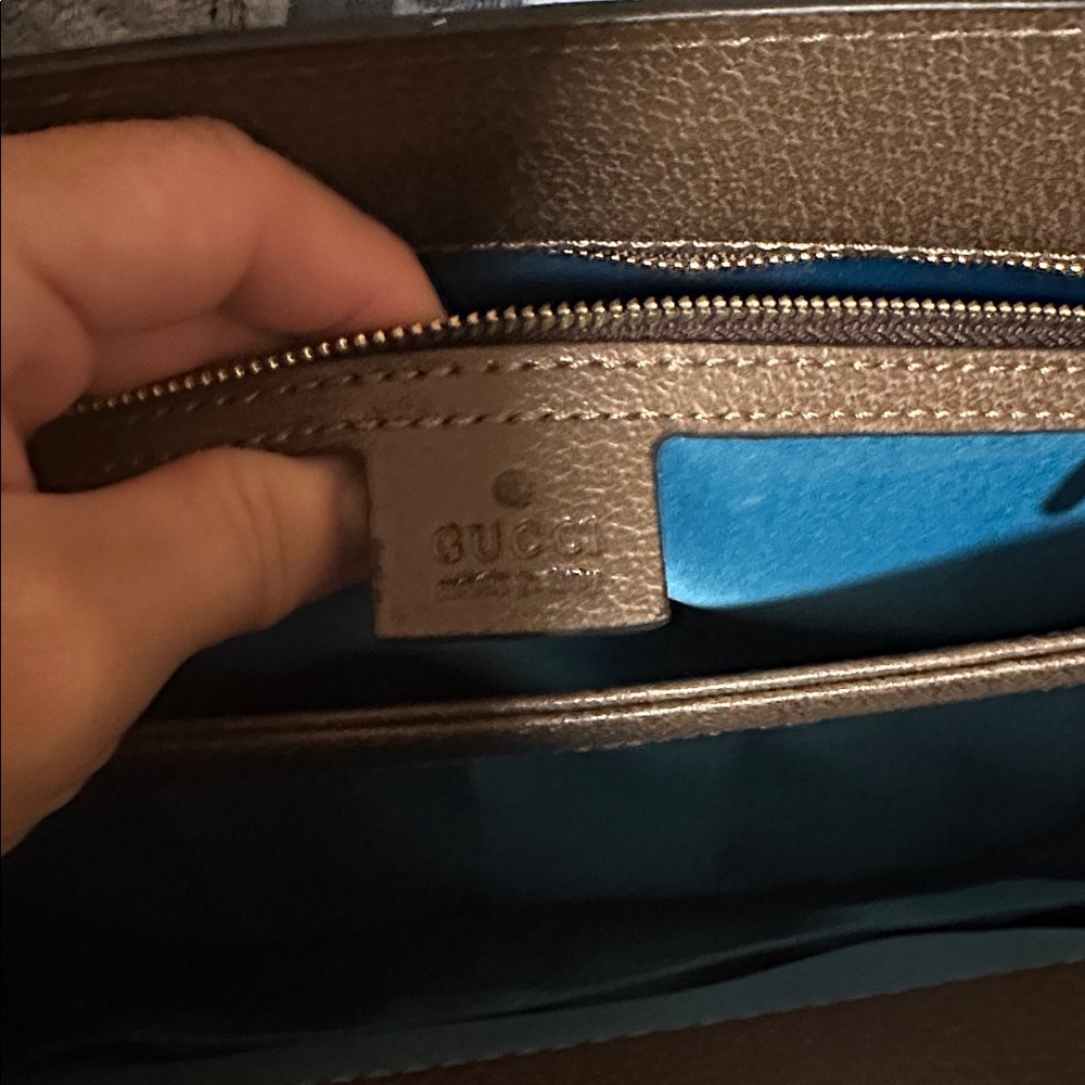 Gucci shoulder bag. Excellent pristine condition. Only used twice ever - Picture 9 of 11